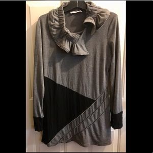 Unique gray & black zipper detail tunic/top